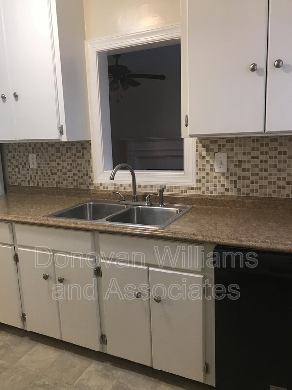 Building Photo - 2200 Thurmond Pl