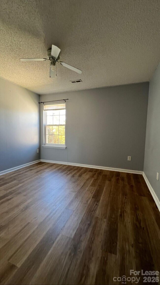 Building Photo - 4006 Shadow Pines Cir