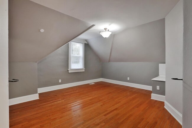 Building Photo - 628 E Whittier St