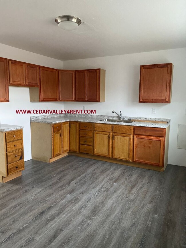 Building Photo - 3 Bedroom, 1 Bath Single Family Home 2119 ...