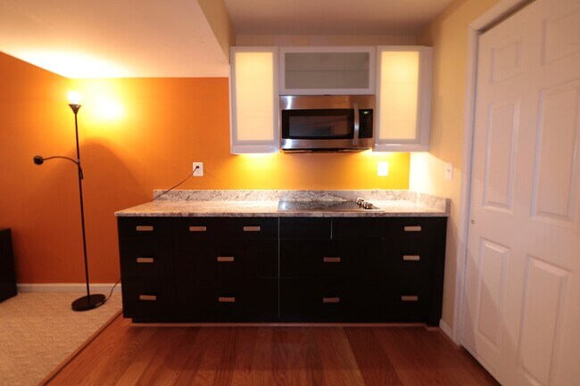 Building Photo - "COMING SOON" Spacious 4 + 2.5 SFH + Renov...