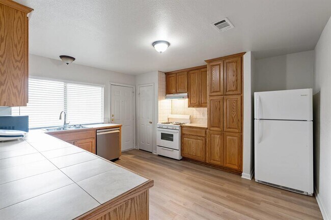 Building Photo - 8408 Staunton Dr