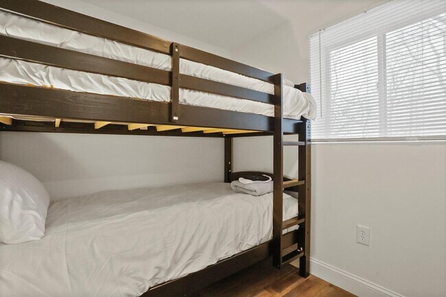 Building Photo - 159 Wolfe Hill Rd