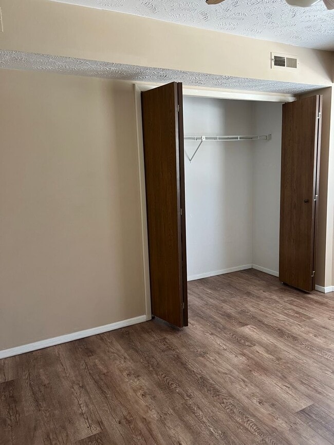 Building Photo - 2 Bedroom, 2 Bath Broadview Heights