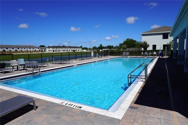 Building Photo - 1596 NE 3rd Ave