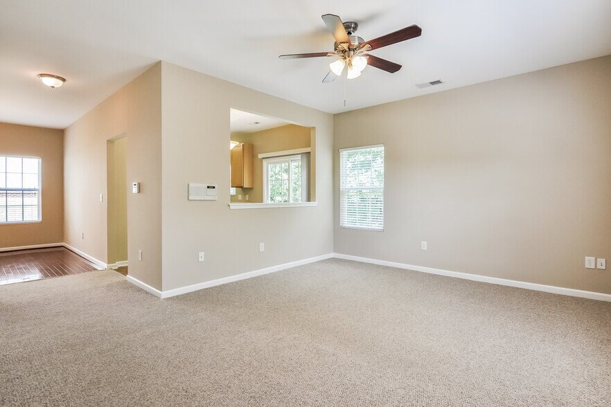 Building Photo - 708 Calavaras Ln