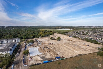 Building Photo - Oak House