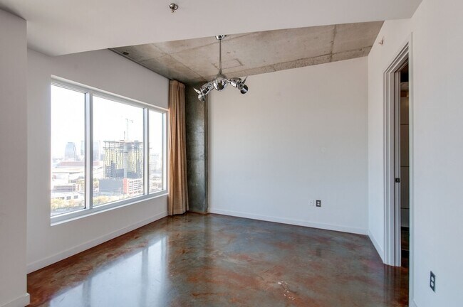 Building Photo - 600 12th Ave S