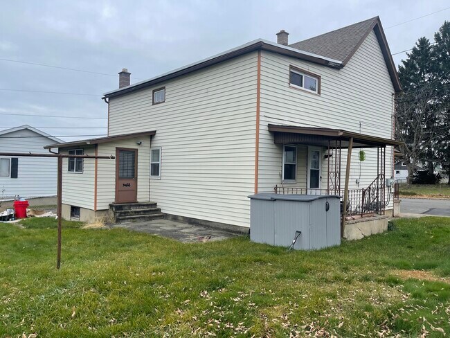 Back Yard - 202 Jefferson St