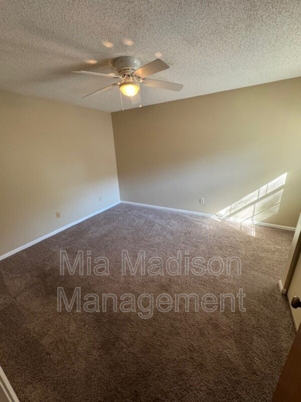 Building Photo - 141 Hunt Club Ct