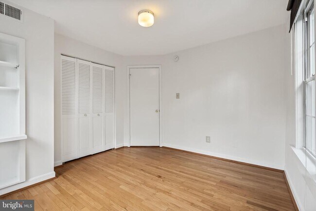 Building Photo - 307 E Duncan Ave
