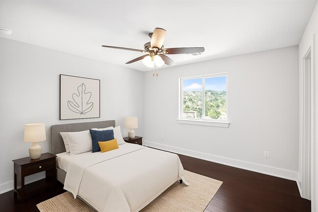 Building Photo - 10624 Lake Park Dr