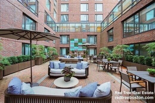 Building Photo - 220 Boylston St