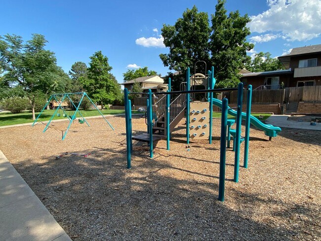 Building Photo - Bright & Lovely 3bd/2ba Townhouse in Mountain Shadows! AVAILABLE NOW