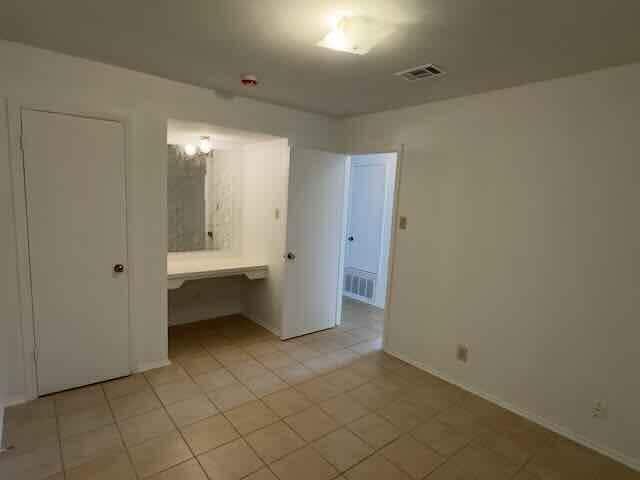 Building Photo - 3409 Dolphin Dr