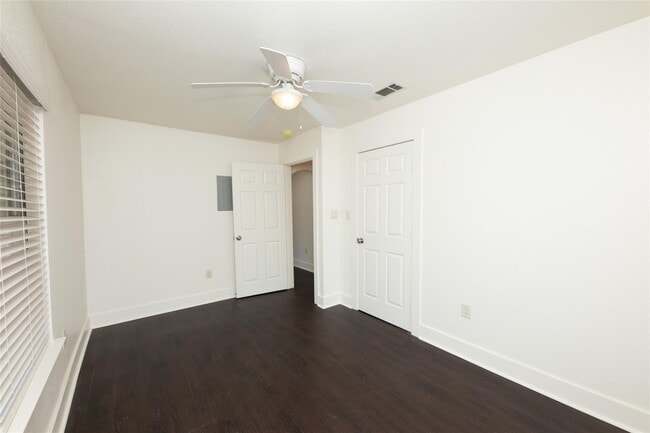 Building Photo - 342 Husk Ln