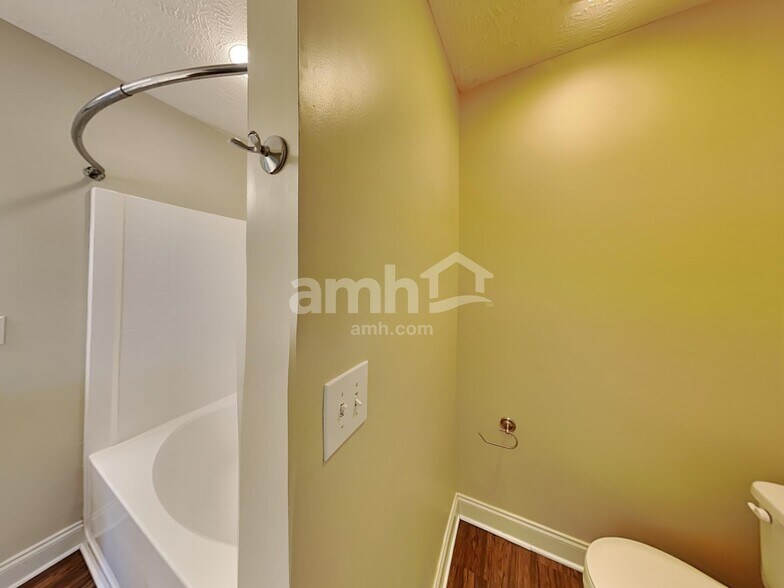 Building Photo - 2617 Westhaven Dr