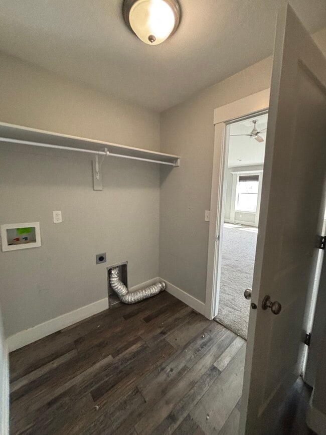 Building Photo - 448 Washington Loop