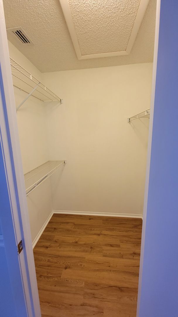 Building Photo - Fantastic 3 Bed/ 2 bath + Den ~ UTC Distri...
