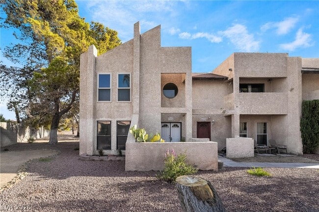 Building Photo - 3929 S Torrey Pines Dr