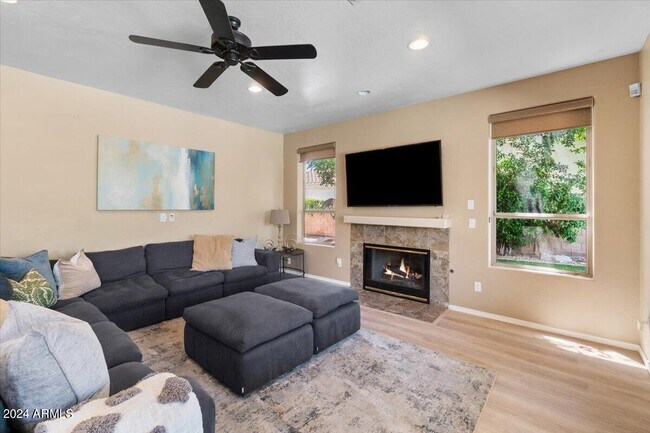 Building Photo - 5512 E Campo Bello Dr