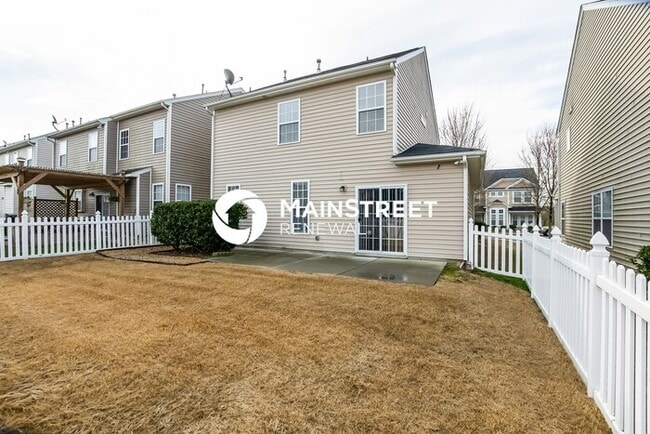 Building Photo - 3 Bedroom Pet-Friendly Home in Charlotte, NC with Main Street Renewal