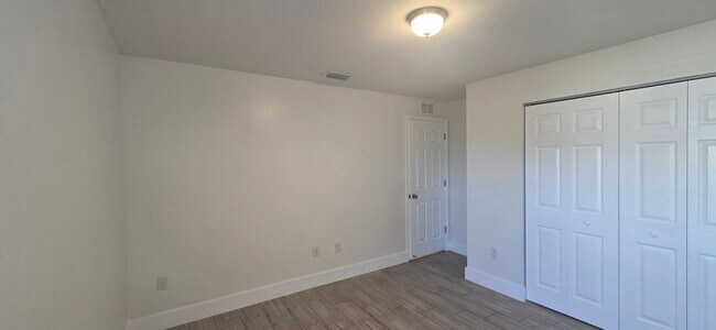 Building Photo - Duplex for rent
