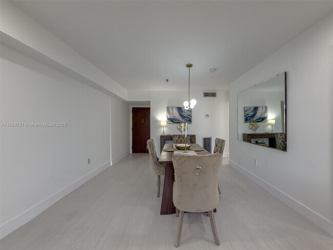 Building Photo - 250 NE 181st St