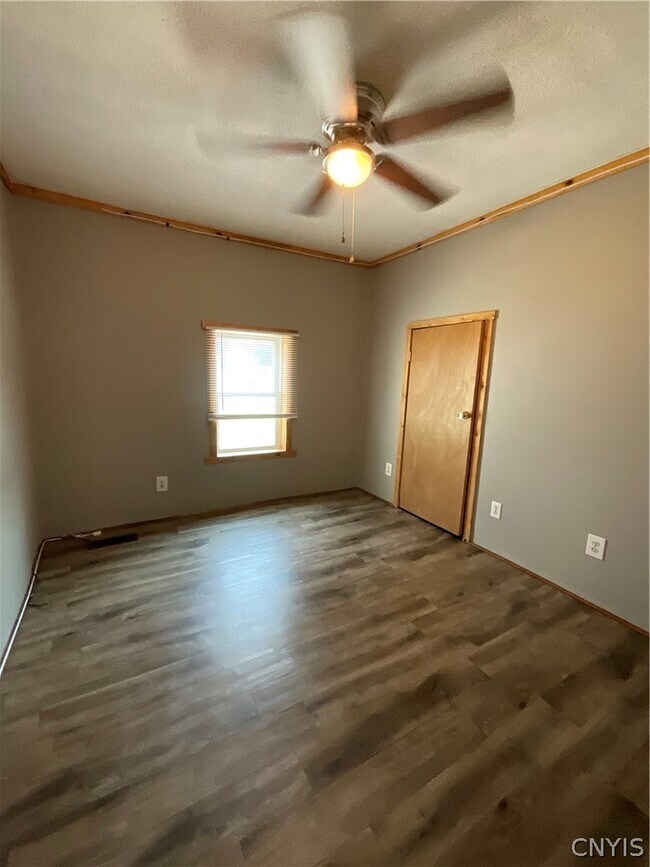 Building Photo - 377 W Main St