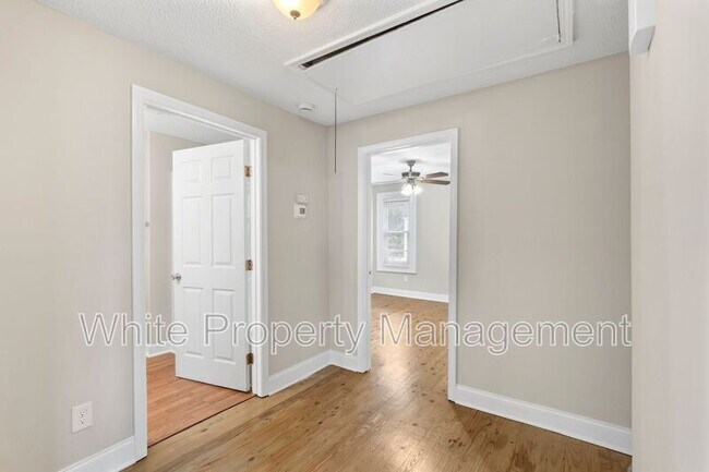 Building Photo - 403 Rich St