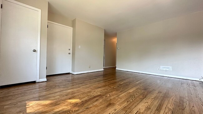 Building Photo - 84th Street  3531-3533