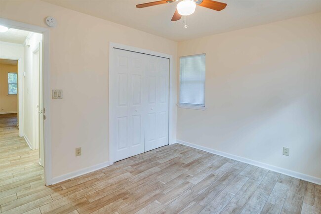 Building Photo - 266 S Villas Ct