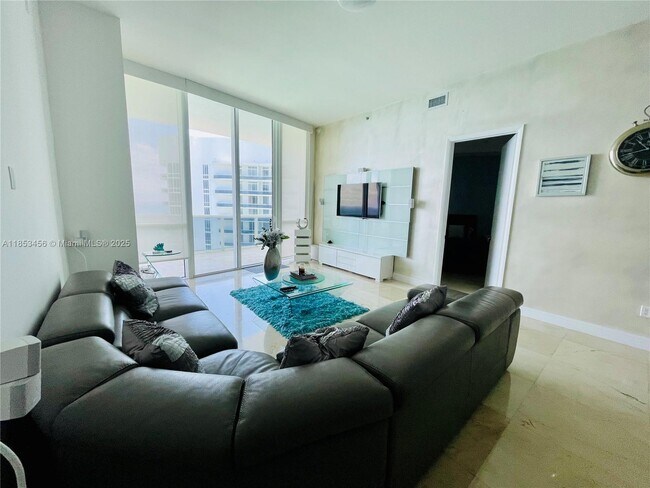 Building Photo - 16001 Collins Ave
