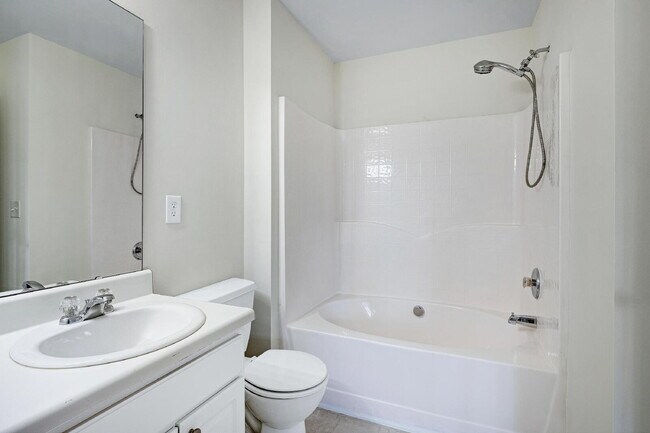 Building Photo - 812 Walnut Woods Dr