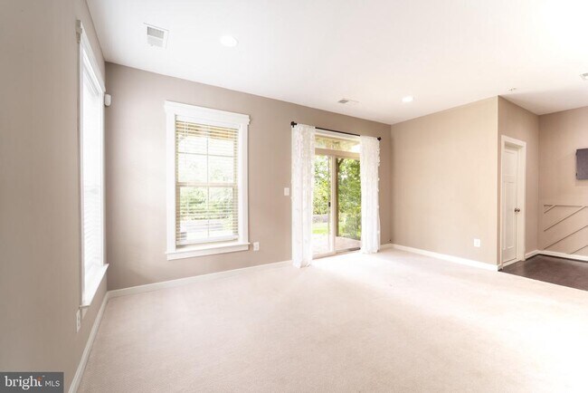 Building Photo - 10225 Hilltop Ascent Dr