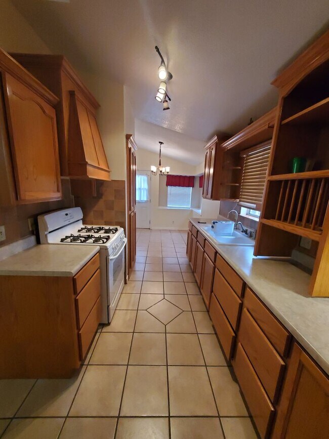 Building Photo - Eastside home for rent