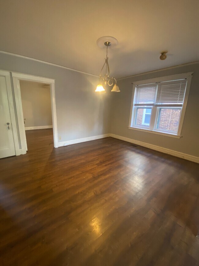Building Photo - 5049 Lindenwood Ave
