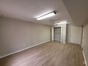 Building Photo - $1195 - 3 bedroom/ 2.5 bathroom - Townhome...