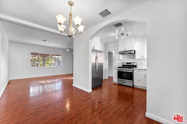 Building Photo - 2723 Ballard St