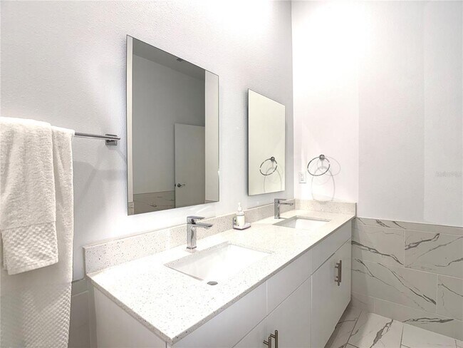 Building Photo - 332 Famagusta Dr