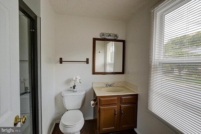 Building Photo - 7622 Mandan Rd