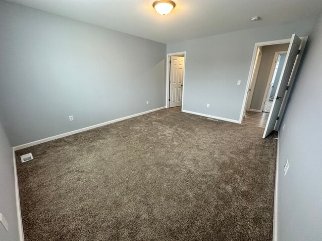 Building Photo - 4 Bedroom House!