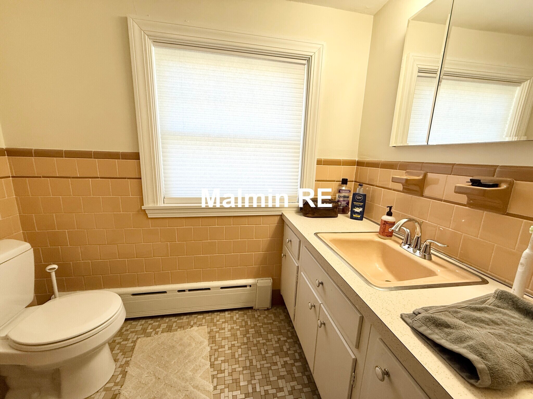 Building Photo - 920 E 4th St