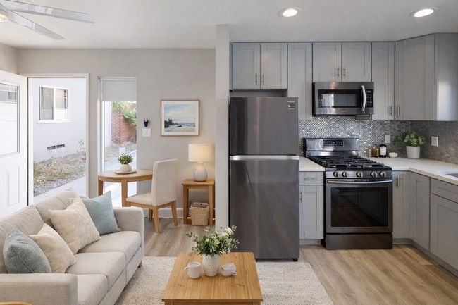 Building Photo - 3BD/1BA on Montezuma!