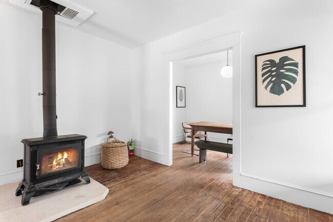 Building Photo - 1915 County Hwy 6