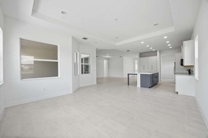 Building Photo - 15144 Wildwood Cir