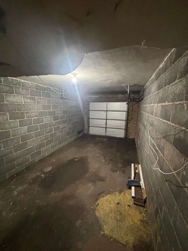 Building Photo - 5586 Azalea Ct