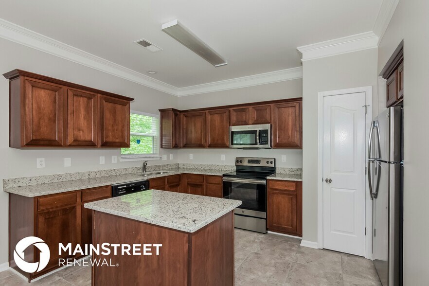 Building Photo - 12416 Oakton Hunt Dr