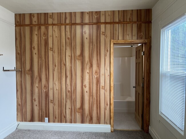 Building Photo - 570 Silver St