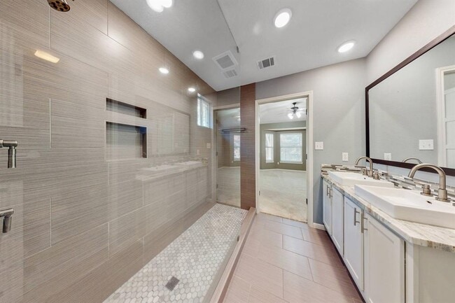 Building Photo - 221 Creek Ridge Ln